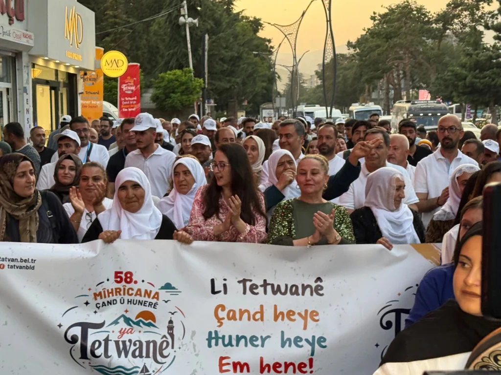 Tatvan'da 58. Kültür Ve Sanat Festivali Kortej Yürüyüşüyle Başladı - Serhat News