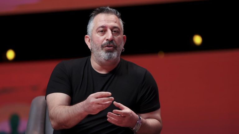 Cem Yılmaz'dan sağlık durumuna ilişkin açıklama