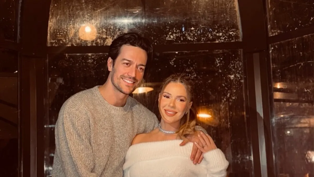 Feyyaz Şerifoğlu ve Merve Dinçkol’dan yeni doğan minik Defne Yaz’la aile pozu! - Galeri - Trend Magazin - Sabah