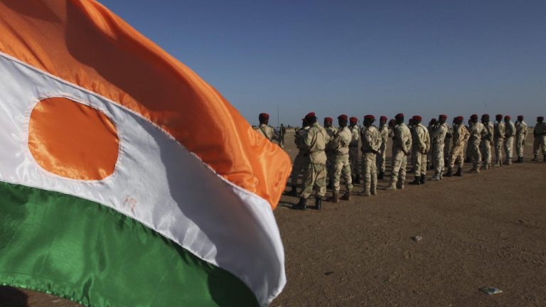 Nijer Savunma Bakanlığı, Niamey'deki askeri hareketliliğin kontrol altına alındığını açıkladı