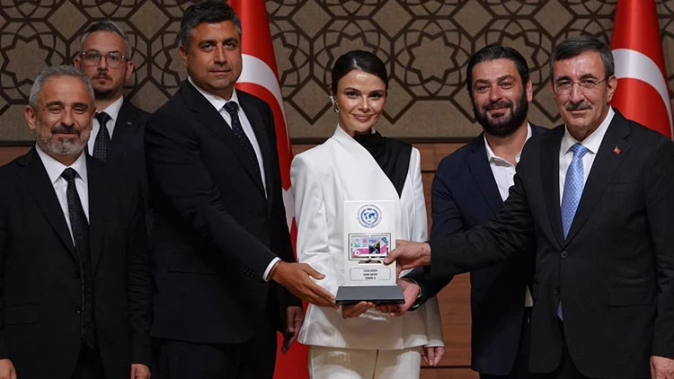Yılın dizisi Uzak Şehir - Hürriyet