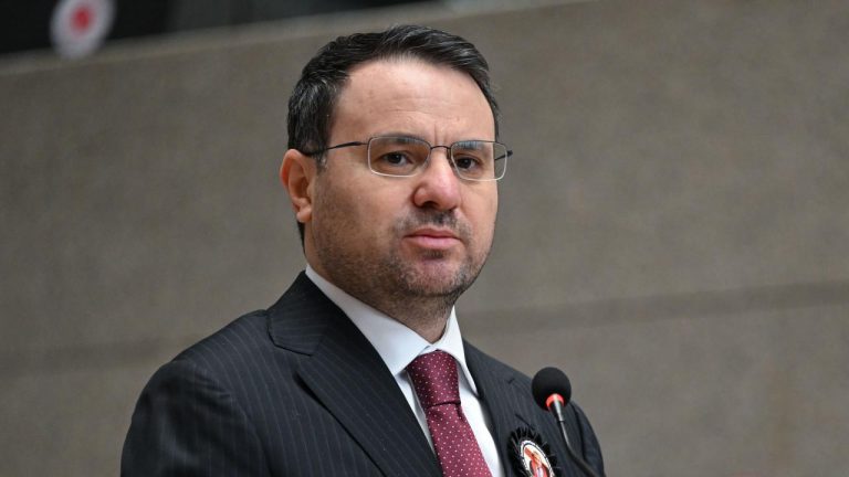 Bakan Gürlek'ten Ahmet Şık hakkında suç duyurusu ve manevi tazminat davası