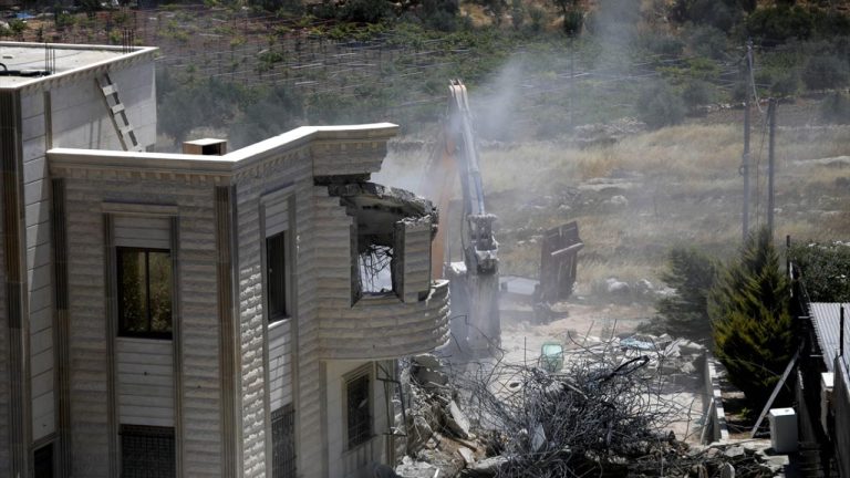 İşgalci İsrailliler, Batı Şeria'nın 4 kentinde 14 saldırı gerçekleştirdi
