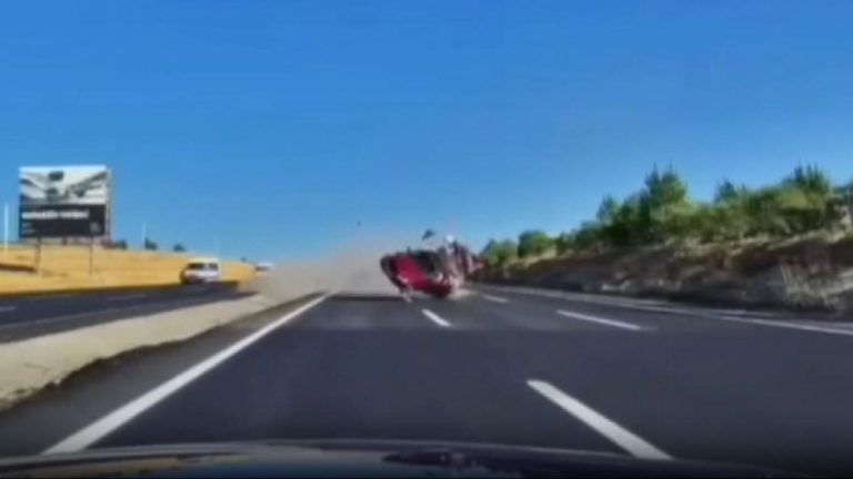 Ankara'da kontrolden çıkan otomobil karşı şeride geçti: 1 ölü, 7 yaralı