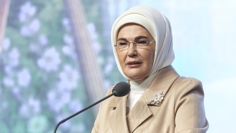 Emine Erdoğan'dan Fethiye'de denizleri koruma seferberliğine destek