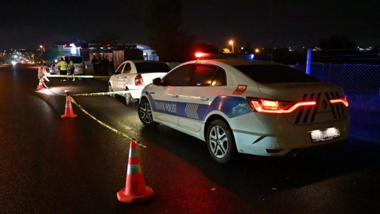 Trafik kazasına müdahale eden polisimiz şehit oldu