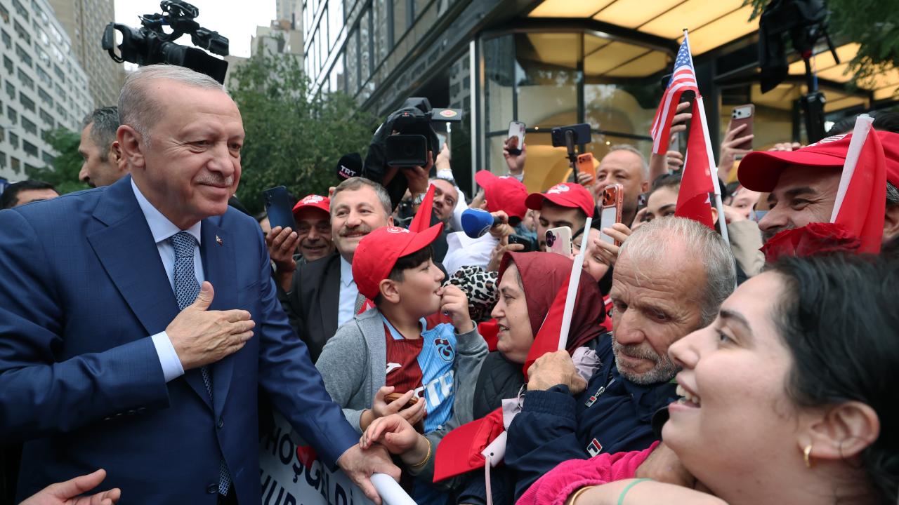 Cumhurbaşkanı Erdoğan'a Türkevi'nde coşkulu karşılama