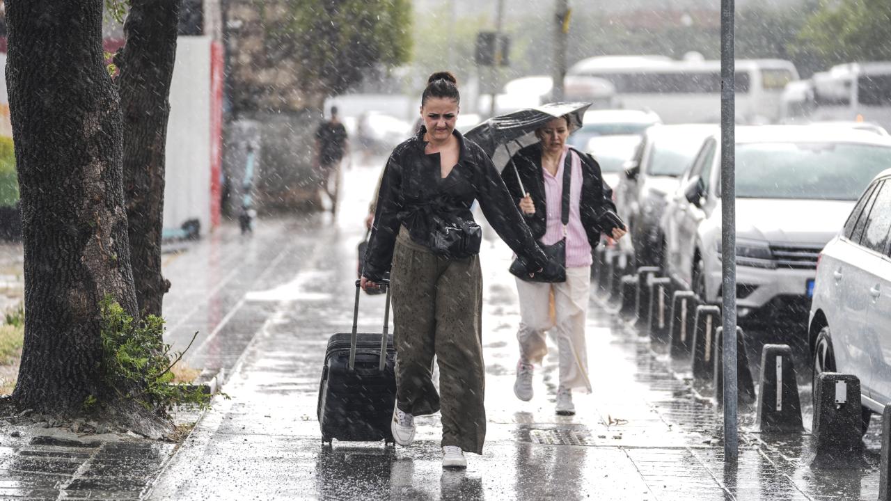 Meteoroloji'den 12 il için sağanak uyarısı