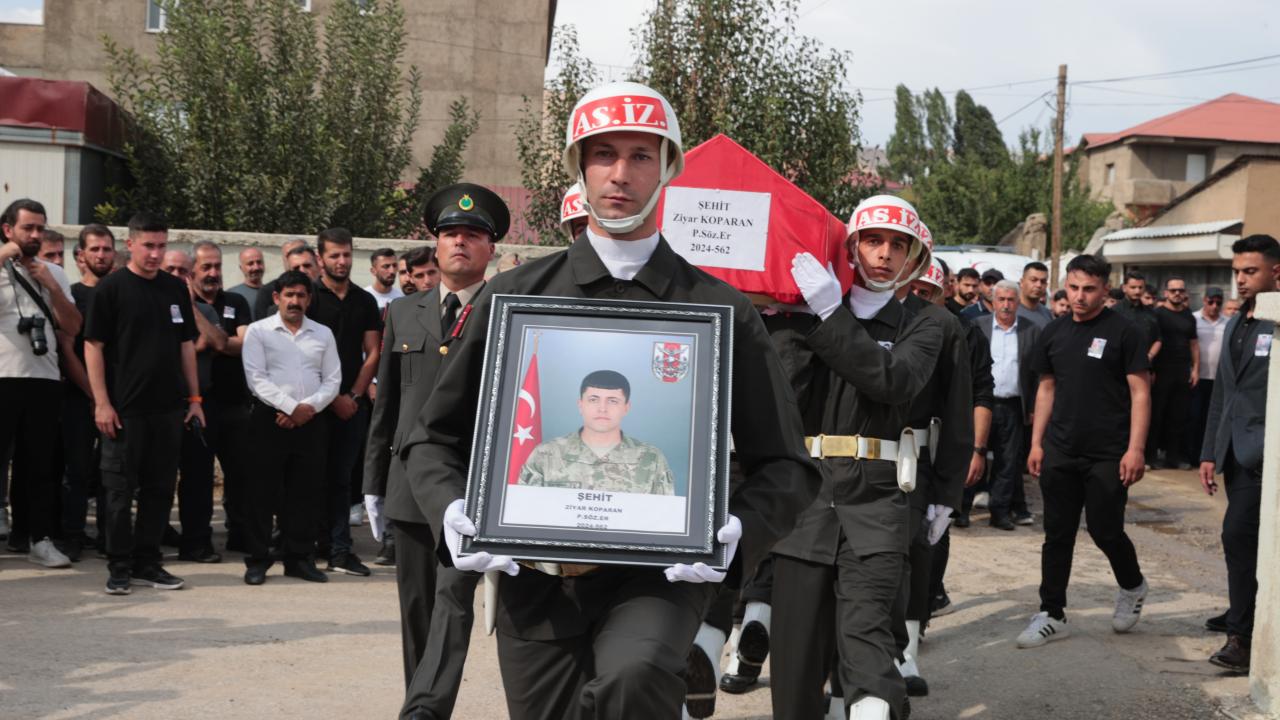 Iğdır'daki araç kazasında şehit olan askerimiz son yolculuğuna uğurlandı