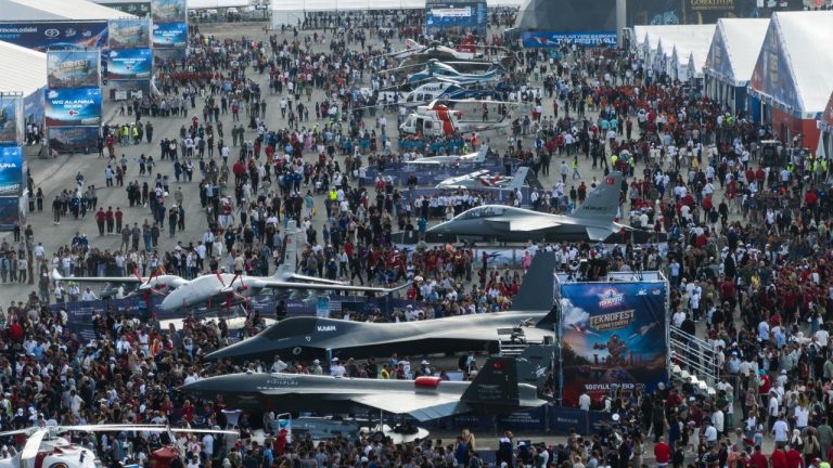 Şanlıurfa'daki TEKNOFEST'in ilk gününde yoğun ziyaretçi ilgisi