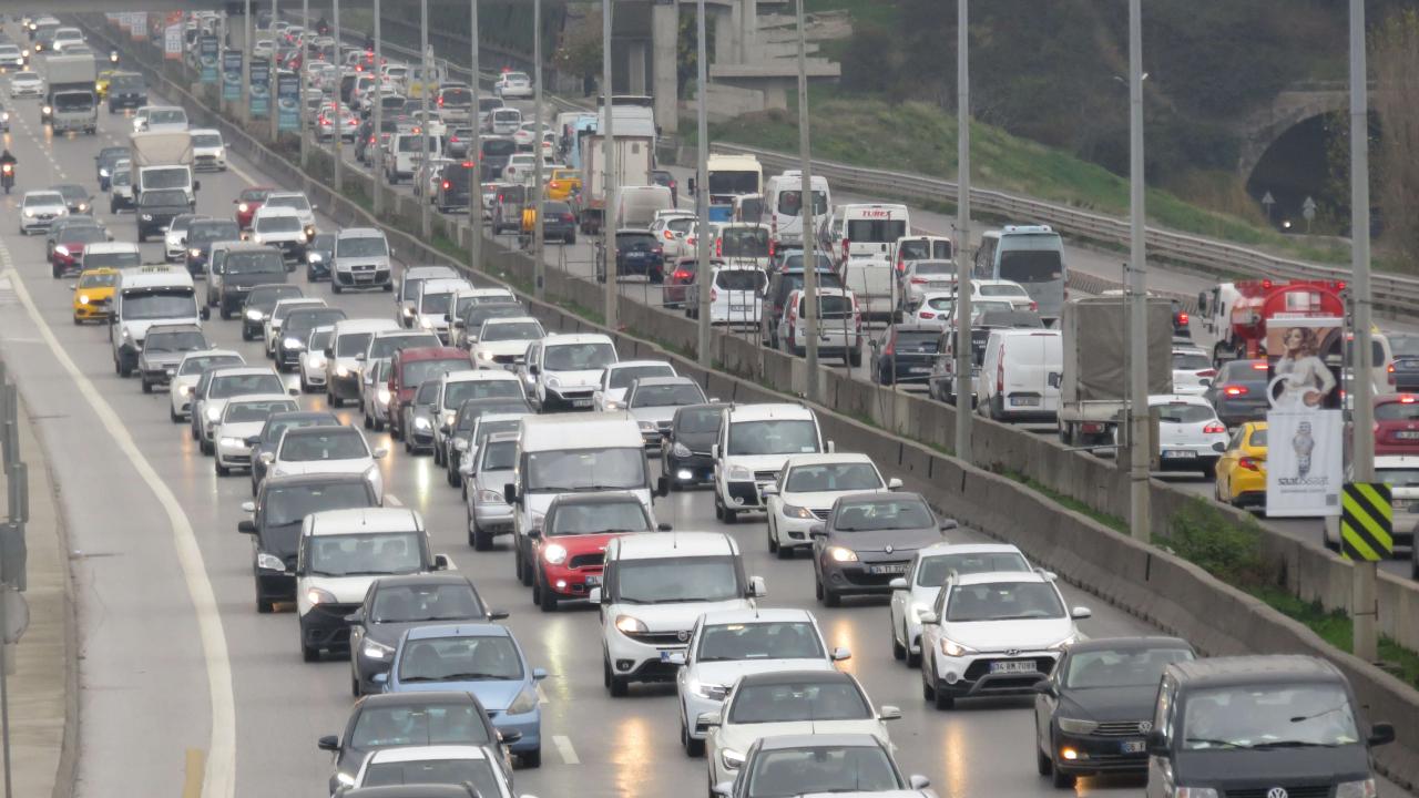 Trafikteki araç sayısı 165 bin 582 arttı
