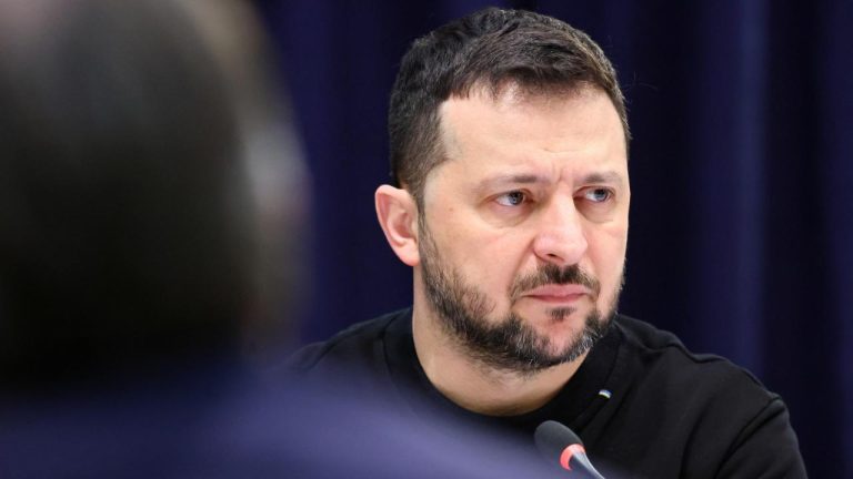 Zelenski: Rusya'nın çeşitli bölgelerindeki petrol rafinerilerini ve İHA tesislerini vurduk
