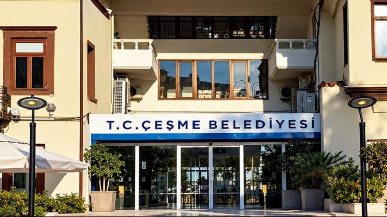 Çeşme Belediyesi'ne yönelik rüşvet ve örgütlü suç operasyonu: 8 gözaltı