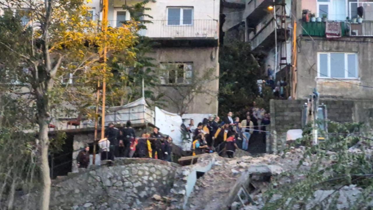 Zonguldak'ta bina çöktü: 1 kişi kurtarıldı, 1 kişi öldü