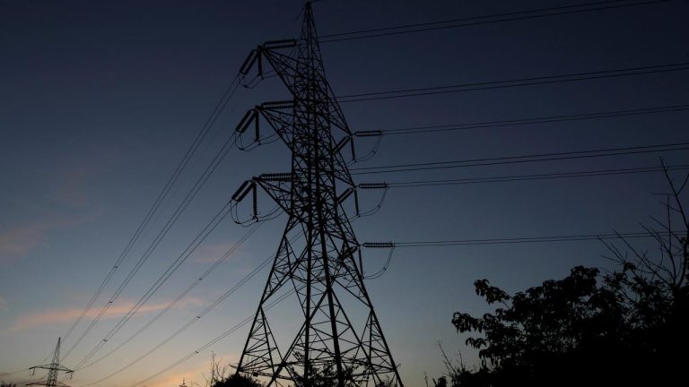 Fransa'da fırtınaların ardından yaklaşık 59 bin hanede elektrik kesintisi sürüyor