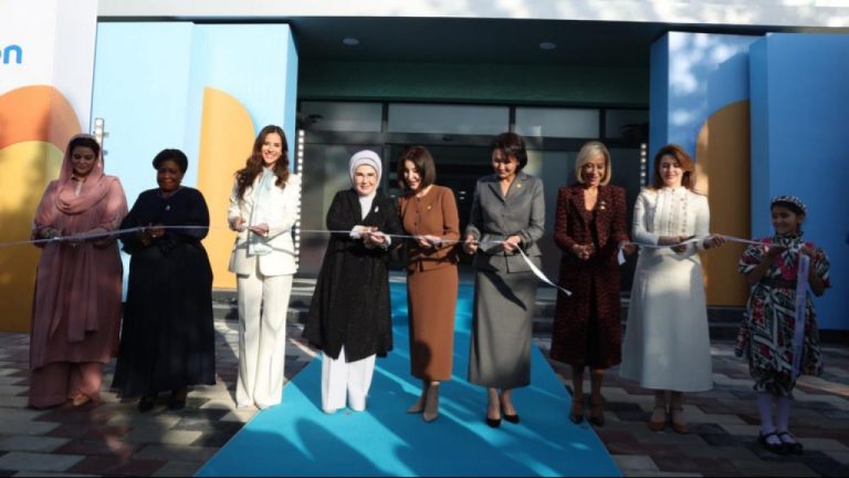 Emine Erdoğan, Özbekistan'da rehabilitasyon merkezi ve okul öncesi eğitim kurumunun açılışına katıldı