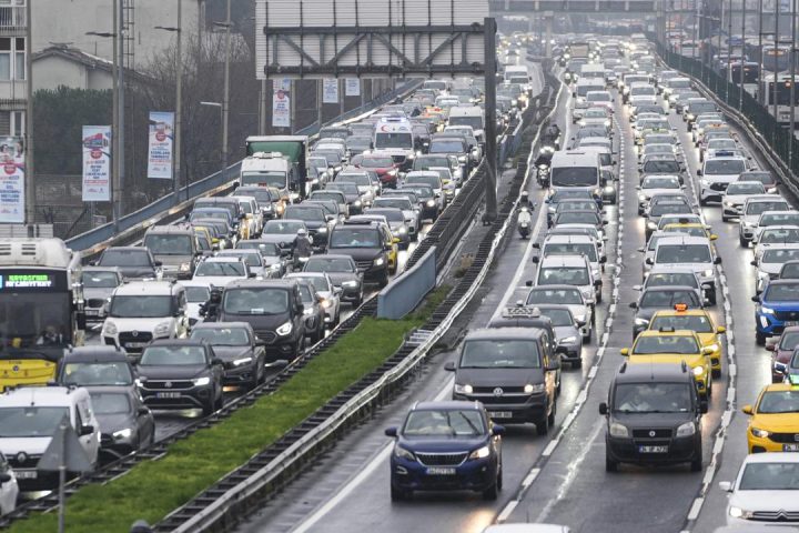 İstanbul'da bazı yollar yarın trafiğe kapatılacak