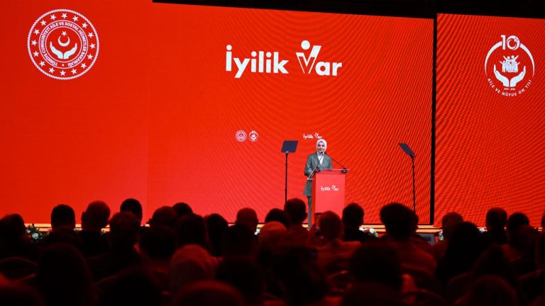 'İyilik Var'da bir ayda gönüllü sayısı 20 bine ulaştı