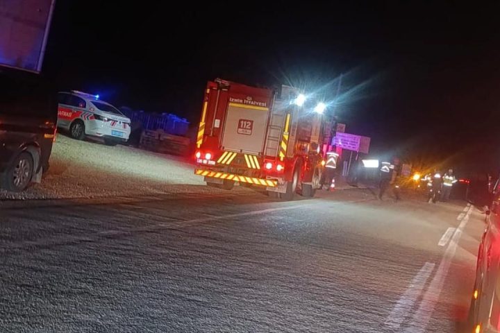 İzmir'de panelvanın çarptığı çift hayatını kaybetti