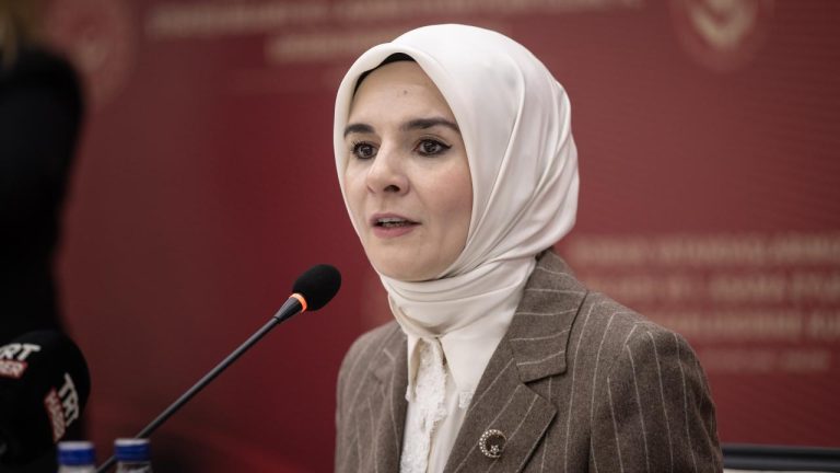 Bakan Göktaş'tan fon iddialarıyla ilgili isimlere suç duyurusu