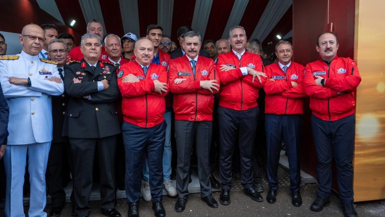 İçişleri Bakanı Çiftçi, TEKNOFEST Güneydoğu'yu ziyaret etti