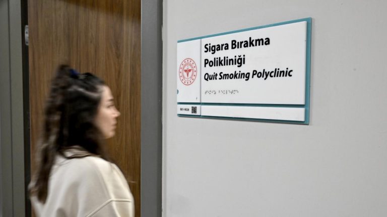 Ergenlere ve gebelere yönelik sigara bırakma poliklinikleri yaygınlaştırılacak