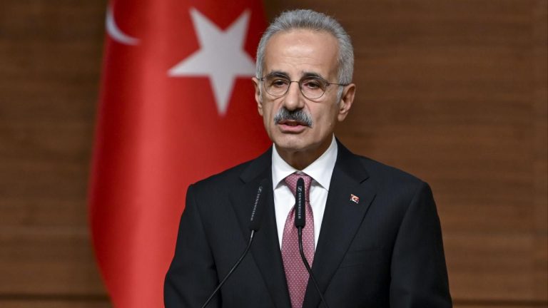 Bakan Uraloğlu: Hızlı tren ağımızı Avrupa sınırına kadar ulaştırıyoruz